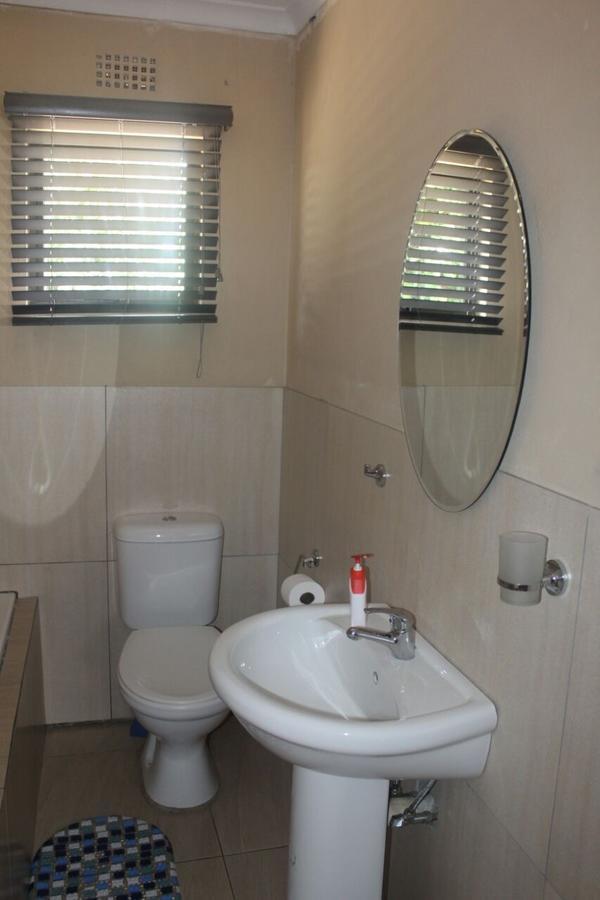Mbopha Guest House Ulundi Exterior photo