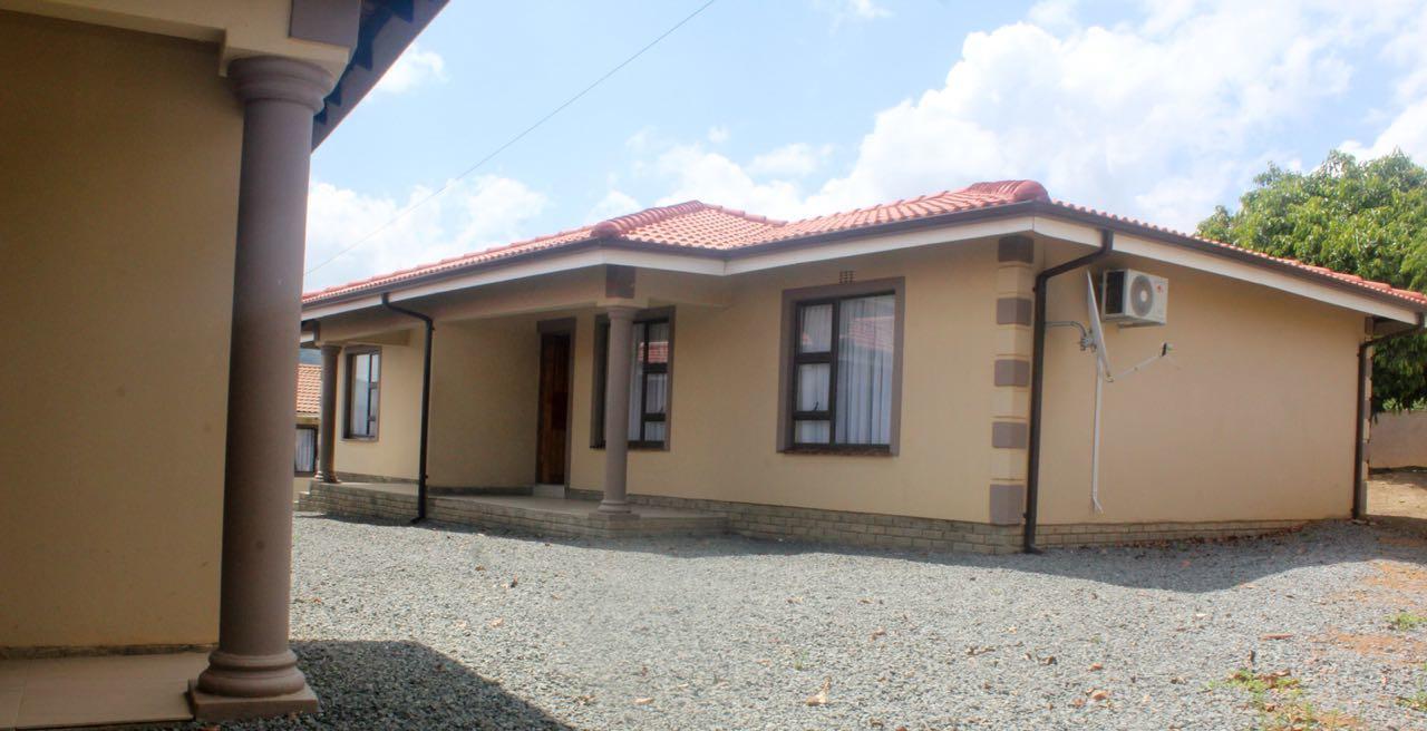Mbopha Guest House Ulundi Exterior photo