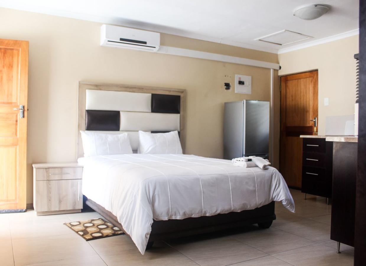 Mbopha Guest House Ulundi Exterior photo